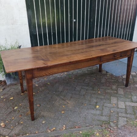 Antieke eettafel van 220 cm.