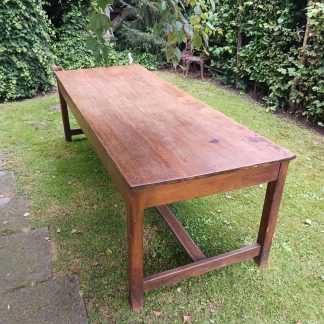 Antieke Eettafel van 240 cm.