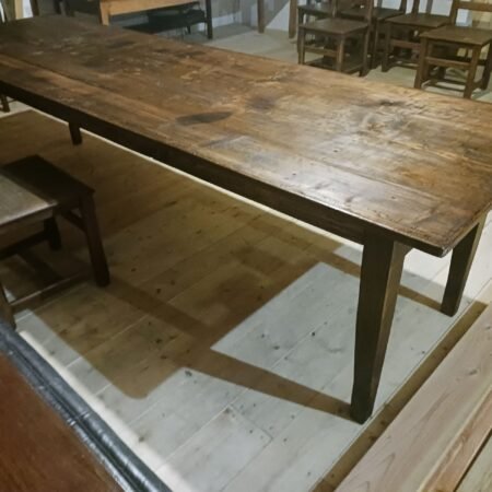 Antieke eettafel van 300 cm.