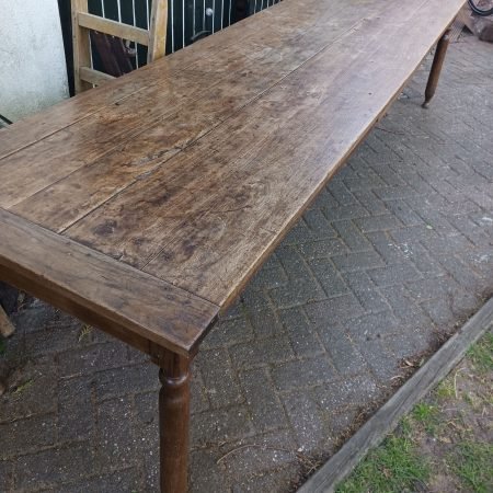 Antieke eettafel van 300 cm.