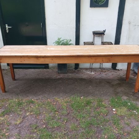 Hollandse tafel; 272 bij 66.5 cm.