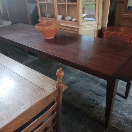 Eikenhouten lange tafel van 278 bij 80 cm.