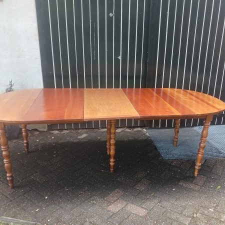 Antieke kersenhouten uittrekbare eettafel
