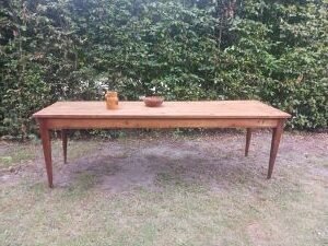 Antieke eettafel 230 cm. lang