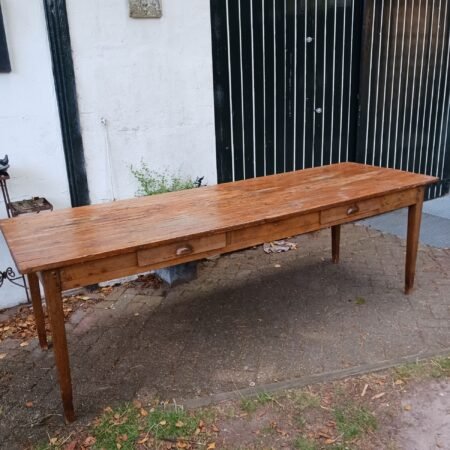 Antieke eettafel 240 cm.
